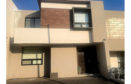 Excepcional Casa En Venta En Fracc Puerta Madero, Altozano