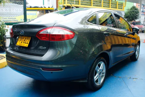 Ford Fiesta 1.6 Sportback Se Mecánico