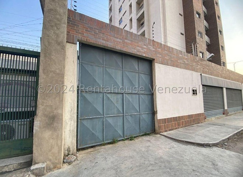 Raiza Suarez Vende De Oportunidad Terreno En Centro De Barquisimeto 2 4 2 4 4 7 9 De 366 Mtr2, Con Una Excelente Ubicación En El Corazón Del Centro De La Ciudad A Pie De Calle, Zona De Alto Trafico
