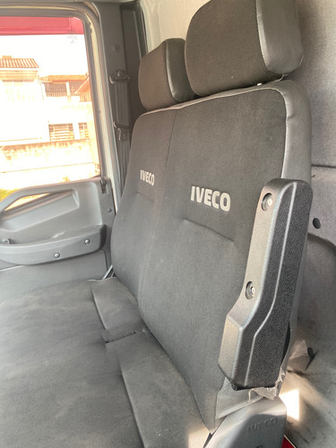 Iveco Tector 170e21 4x2 - 2020 Com Baú