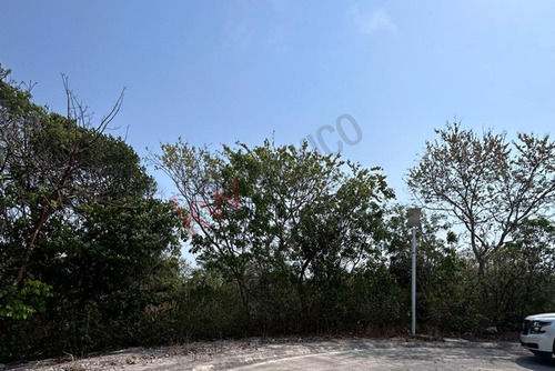 Terreno Unifamiliar En Venta A Pie De Canal Caleta Xcaret Dentro Del Desarrollo Turistico Puerto...