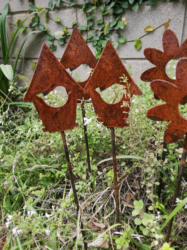 Imagen 7 de 10 de Mini Tutores Pinches Jardín De Hierro Oxidado X4 Unidades