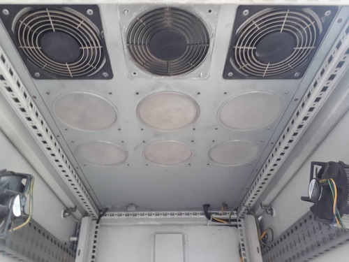 Imagen 2 de 7 de Rack De Piso Mediano Con Puerta De Vidrio