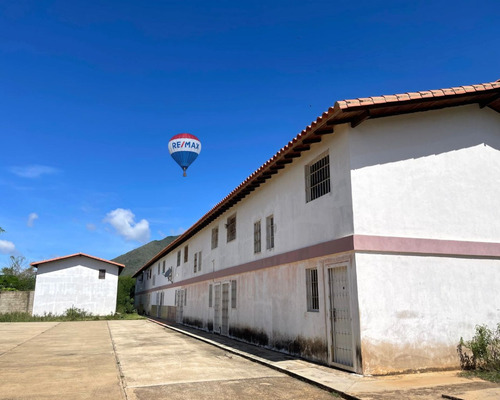Town House En Urbanización Makatao Village, Sector La Guarina, Guatamare, Isla De Margarita, Estado Nueva Esparta.