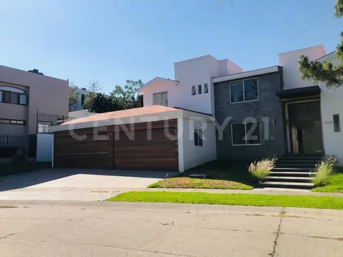 Casa En Venta, En El Palomar, Tlajomulco De Zuñiga, Jalisco.
