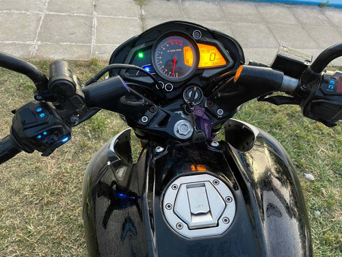 Imagen 8 de 16 de Moto Bajaj Rousser 200cc Impecable