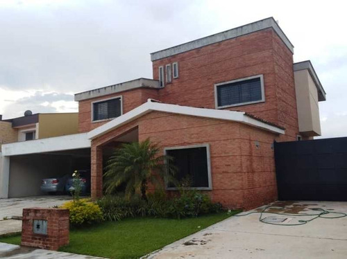Imagen 1 de 21 de Casa En Venta En Urb. Guataparo Valencia Cod: Mac-672