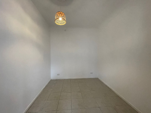 Casa Con Dos Departamentos En Venta - Barrio El Hospital - Luján