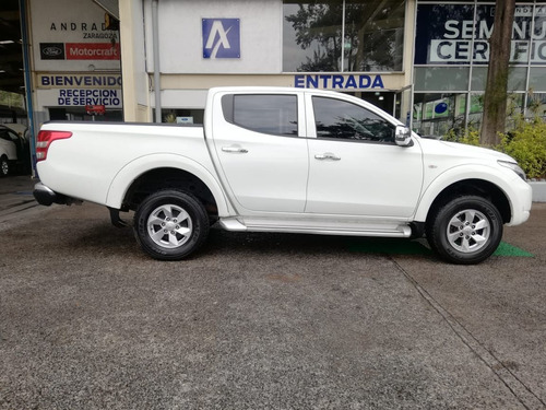Imagen 3 de 13 de Mitsubishi L200 2018 2.4 Cabina Doble 4x2 Mt
