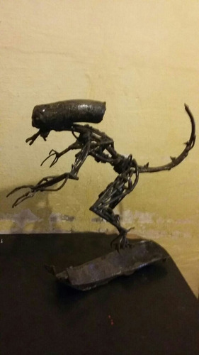 Aliens Arte Chatarra Eescultura