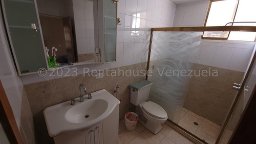 Apartamento En Venta. Montalban Ii. 24-10011
