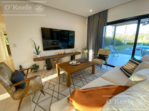 Casa En Venta En Fincas De Hudson, En Una Planta 4 Dormitorios Con Piscina