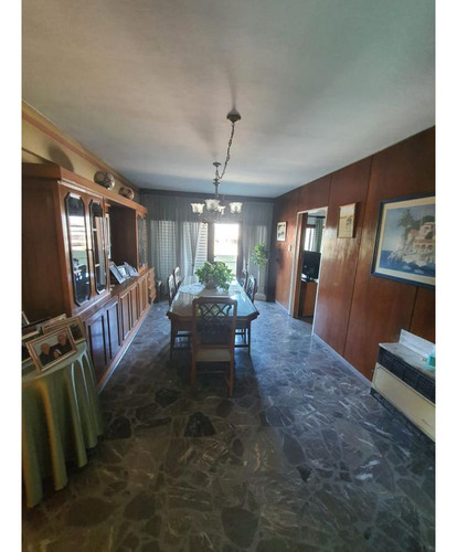 Venta, Departamento 4 Dormitorios Con Quincho Privado.