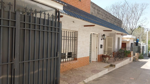 Excelente Casa En Venta, Pleno Centro Alta Gracia