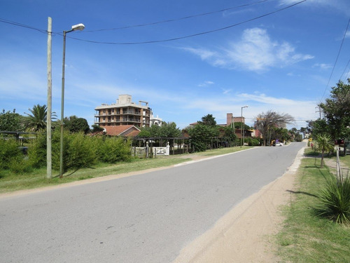 Imagen 15 de 16 de Complejo En Venta Pinamar Mar De Ostende 4 Unidades Amplias+jardin Con Parrilla Cloacas