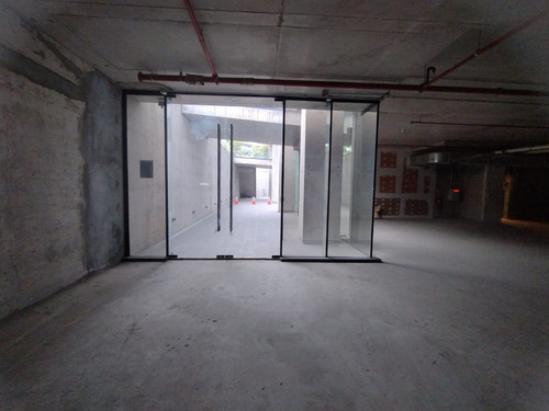 Increíble Local Comercial De 974m2 En Arriendo En Vitacura.