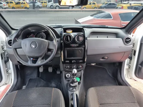 Renault Duster DYNAMIQUE 2.0 MT