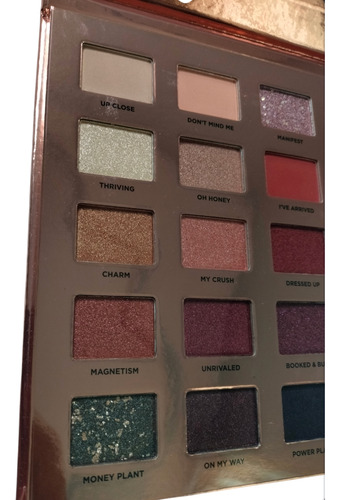 Iconic London Desk To Dance Eyeshadow Pelette