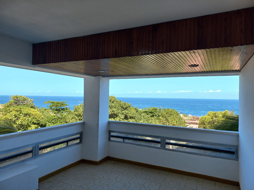 Apartamento En Macuto | 46m2. Ref.25m Negociable | Ave. La Playa | Vende Propietrario