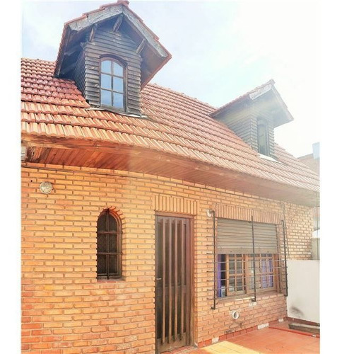 Imagen 3 de 23 de Magnifica Casa En Venta De 5 Ambientes Con Cochera En Remedios De Escalada