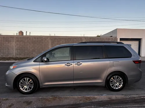 Toyota Sienna 3.5 Xle V6 At