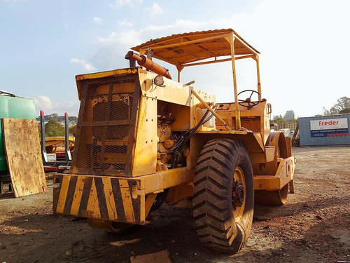 Imagem 3 de 7 de Rolo Compactador Tema Terra Spv 735p 1979=caterpillar