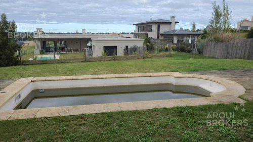 Casa De 3 Dormitorios Y Servicio En Venta En Mirador De La Tahona