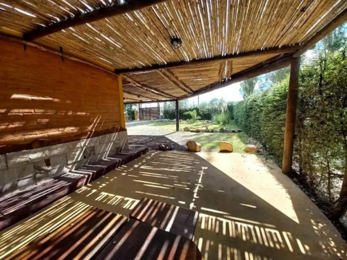 Casa En Venta - 4 Dormitorios 2 Baños - Cocheras - 2.000mts2 - San Rafael
