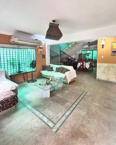 Venta Bella Casa 543 M² En Urb. Andrés Bello, Maracay