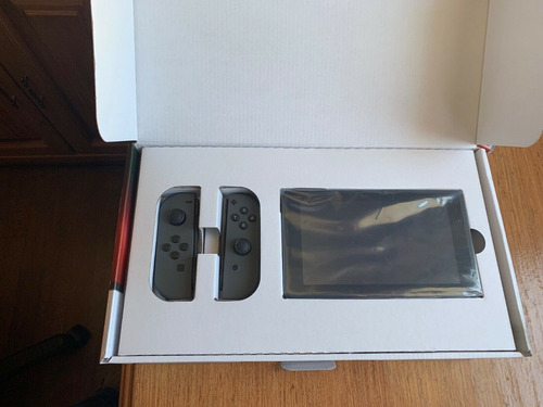 Imagen 2 de 6 de Nintendo Switch With Neon Blue And Neon Red Joycon