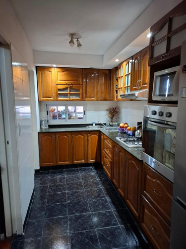 Casa En Venta - 4 Dormitorios 4 Baños - Cochera - 300mts2 - Ituzaingó