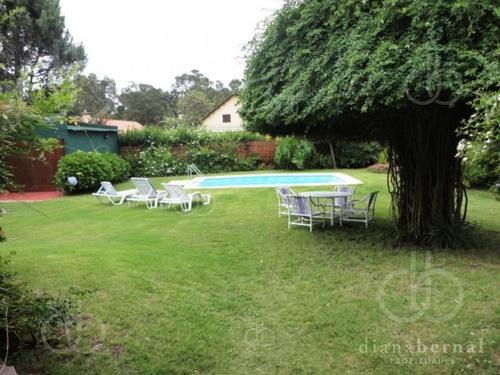 Punta Del Este, Pinares, Casa De 5 Dormitorios Y Piscina*- Ref: 42155