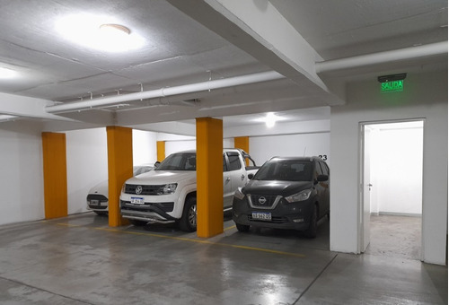 Garage Con Espacio Aereo Aprobado En Excepcional Ubicacion
