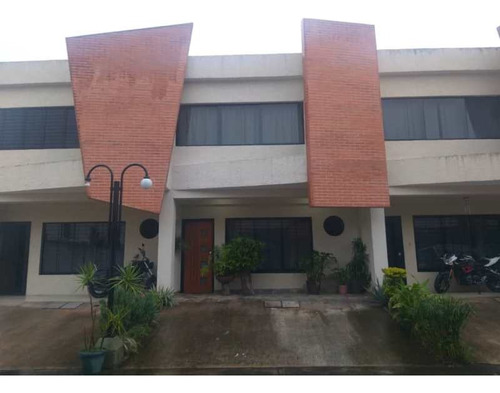 Francisco Manzanilla Vende Townhouse En Res. Mucubaji, Los Guayabitos Naguanagua Prth-001