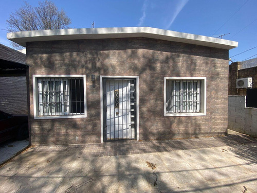 Vendo: Casa De 2 Dormitorios En Colón