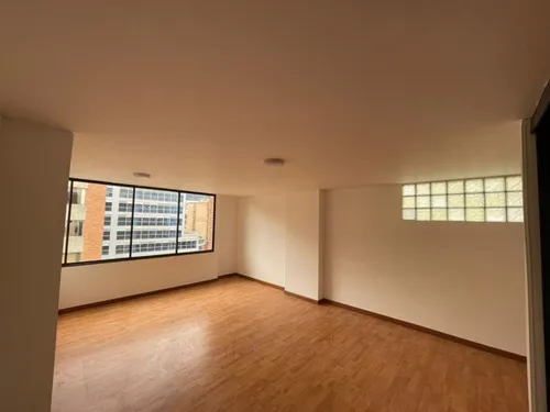 Oficina En Arriendo/venta En Lago Gaitan. Cod A17149