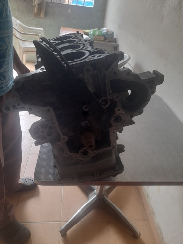 Imagen 4 de 4 de Medio Motor Y Tapa Valvula Hundai Negociable