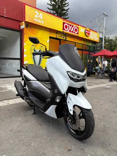 Yamaha N-max Connected