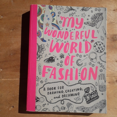 Livro My Wonderful World Of Fashion 