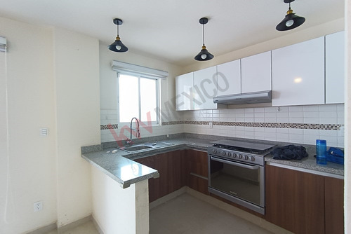 ¡descubre Tu Nuevo Hogar! Casa Moderna De 3 Recámaras, 3 Baños Y Estacionamiento Para 2 Autos...