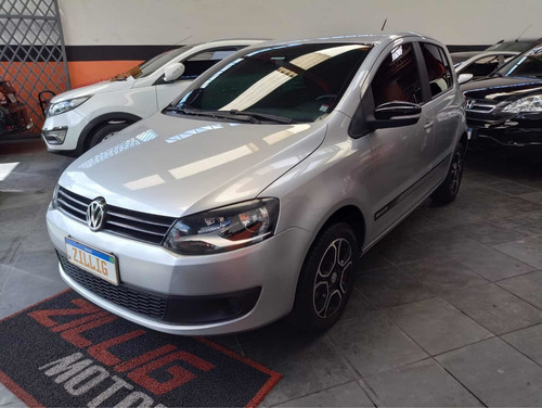 Imagem 1 de 15 de Volkswagen Fox 2014 1.6 Vht Seleção Total Flex 5p
