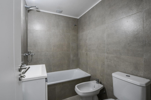 Venta - Departamento De Un Dormitorio Con Amenities En Avenida Pellegrini, Rosario