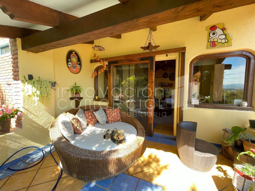 Casa En Venta En Huertas La Joya, Estilo Campestre, Con 4 Recámaras