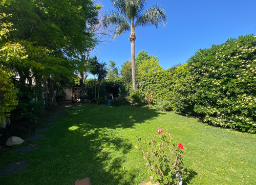 Venta Casa Hurlingham Iglesia 4 Dorm Jardín Quincho Pileta