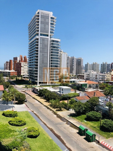 Imagen 3 de 28 de Apartamento En Brava, 3 Dormitorios