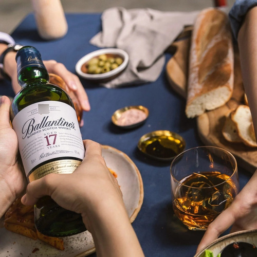 Whisky Ballantines 17 Años Blended Scotch 750ml En Estuche