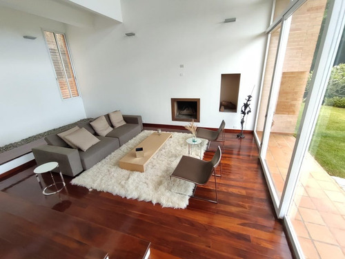Casa A La Venta Urb. Alto Hatillo. Privacidad Y Exclusividad,construccion De Primera,segura,tranquila,fresca, En Calle Cerrada.arquitectura Actual.gm