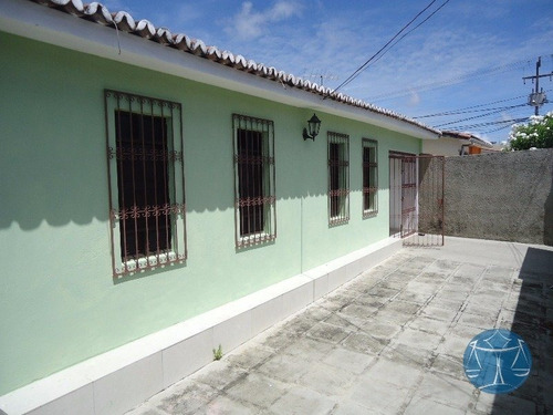 Imagem 2 de 15 de Cod.11925 - Casa Com Tres Quartos Em Candelaria - V-11925