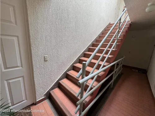Apartamento En Modelia Occidental Rah Co: 25-142