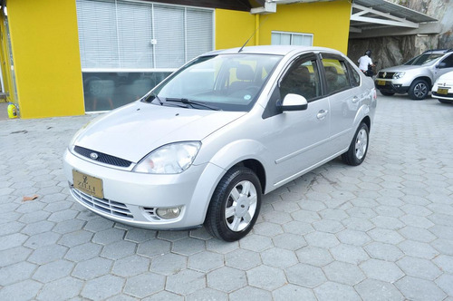 Ford Fiesta Sedan 1.6 Mt 